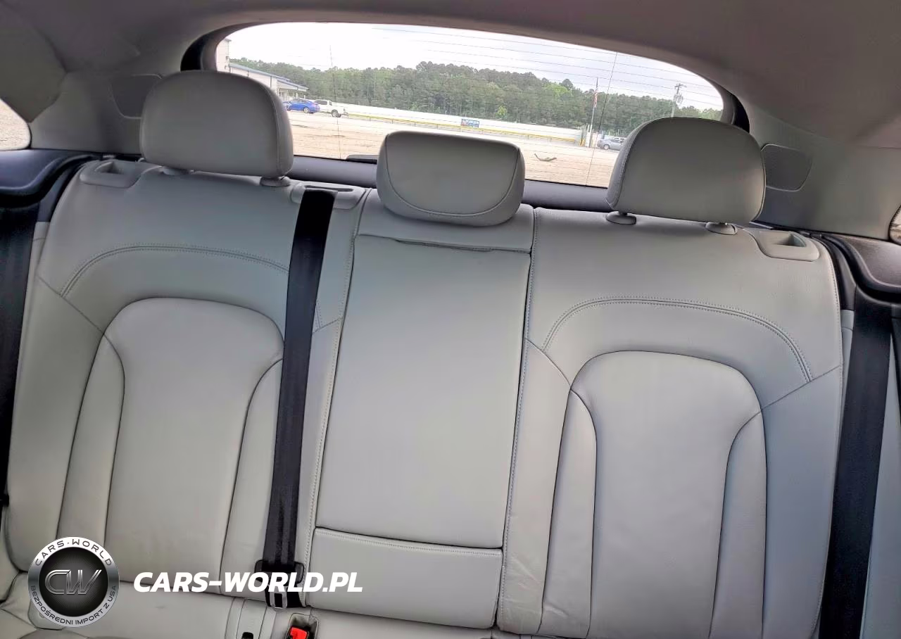 2015 Audi Q3 Premium Plus VIN:WA1EFCFS2FR002538 - 10