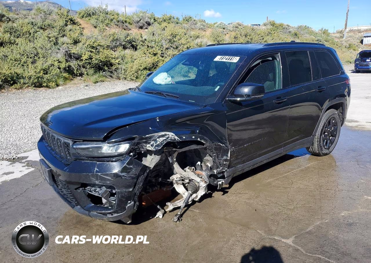 2025 Jeep Grand Cherokee Laredo