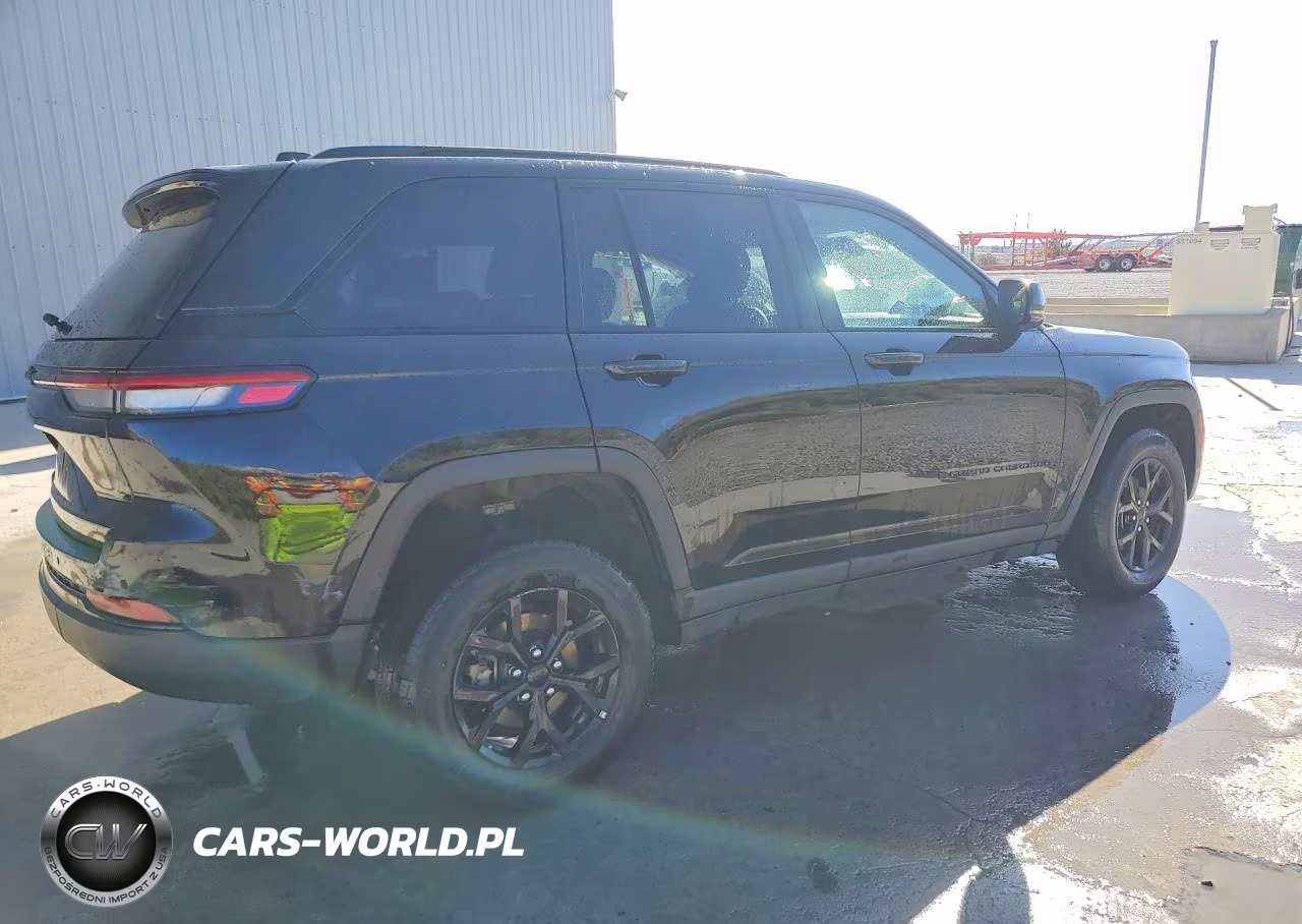 2025 Jeep Grand Cherokee Laredo VIN:1C4RJHAG0SC323318 - 3