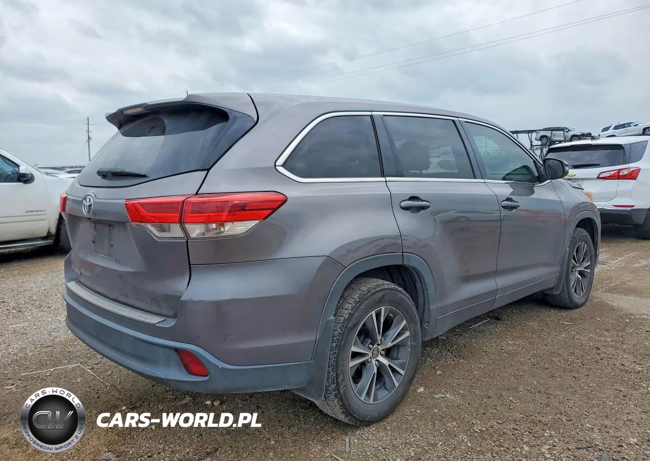 2017 Toyota Highlander Le VIN:5TDZARFH4HS032030 - 3