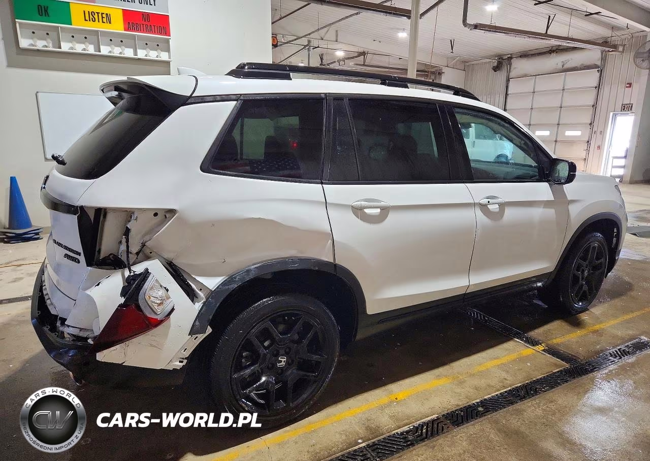 2024 Honda Passport Black Edition VIN:5FNYF8H81RB002302 - 3