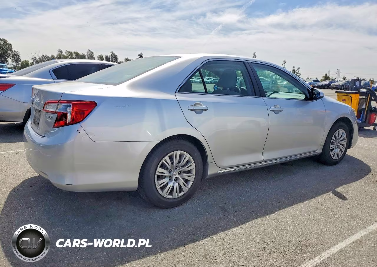 2014 Toyota Camry Le VIN:4T4BF1FK5ER434079 - 3