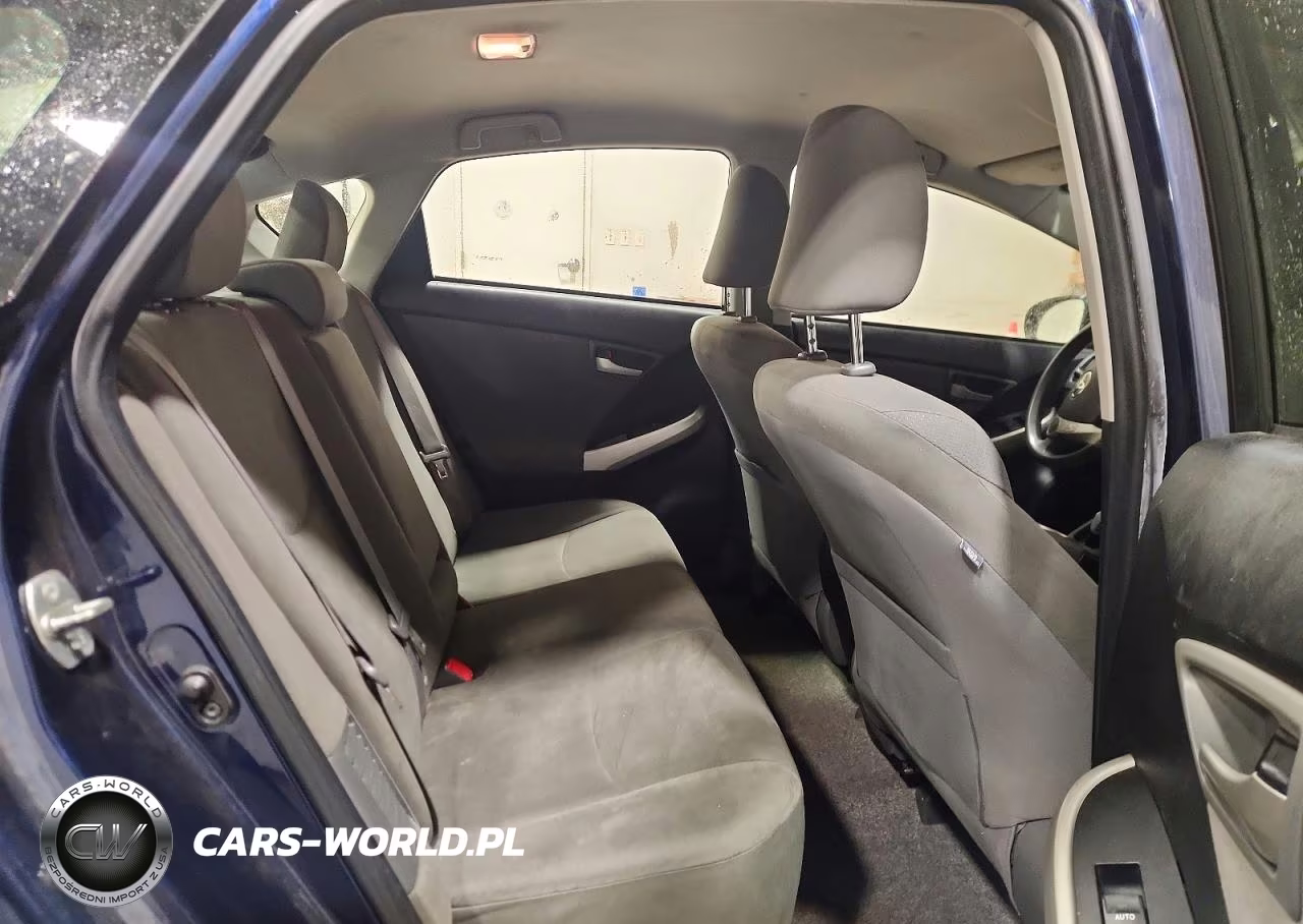 2013 Toyota Prius Two VIN:JTDKN3DU5D1683418 - 10