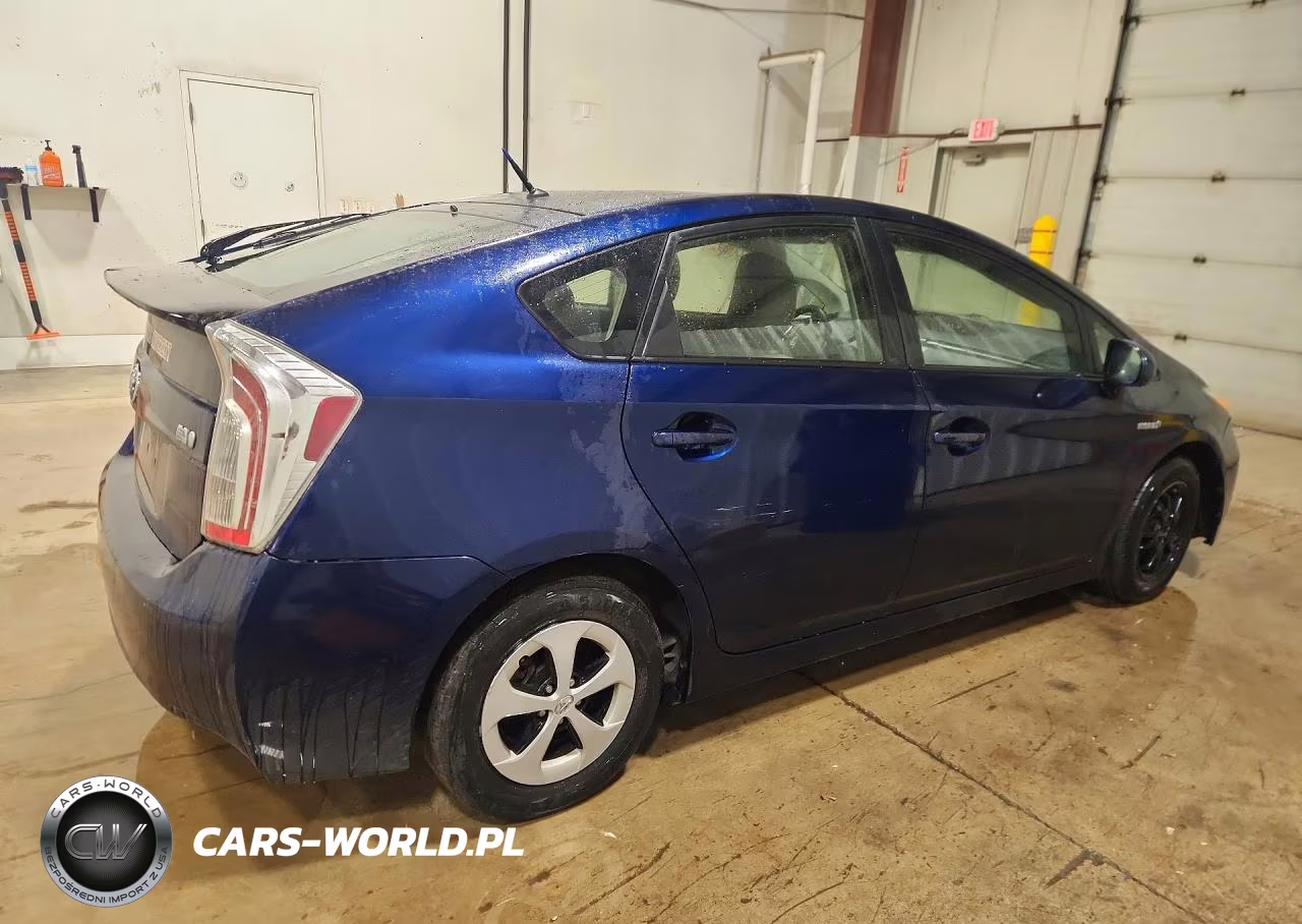 2013 Toyota Prius Two VIN:JTDKN3DU5D1683418 - 3
