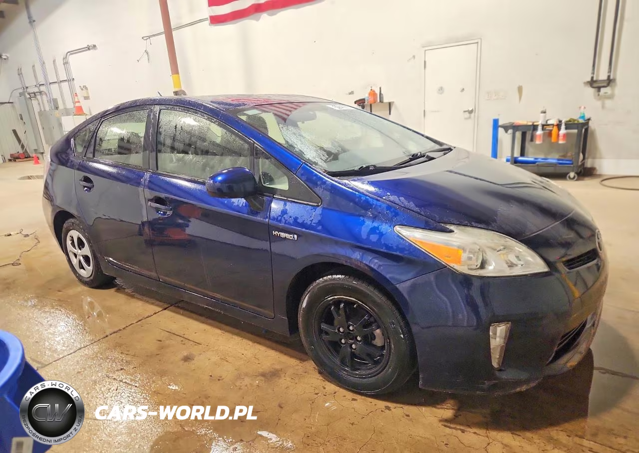 2013 Toyota Prius Two VIN:JTDKN3DU5D1683418 - 4