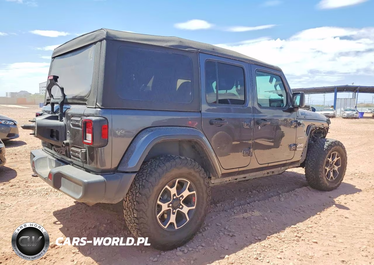 2018 Jeep Wrangler Unlimited Sahara 4X4 VIN:1C4HJXENXJW328957 - 3