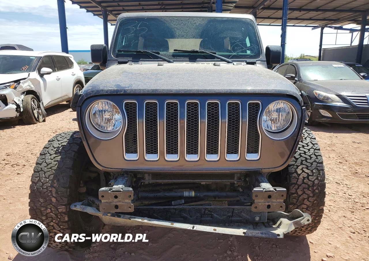 2018 Jeep Wrangler Unlimited Sahara 4X4 VIN:1C4HJXENXJW328957 - 5