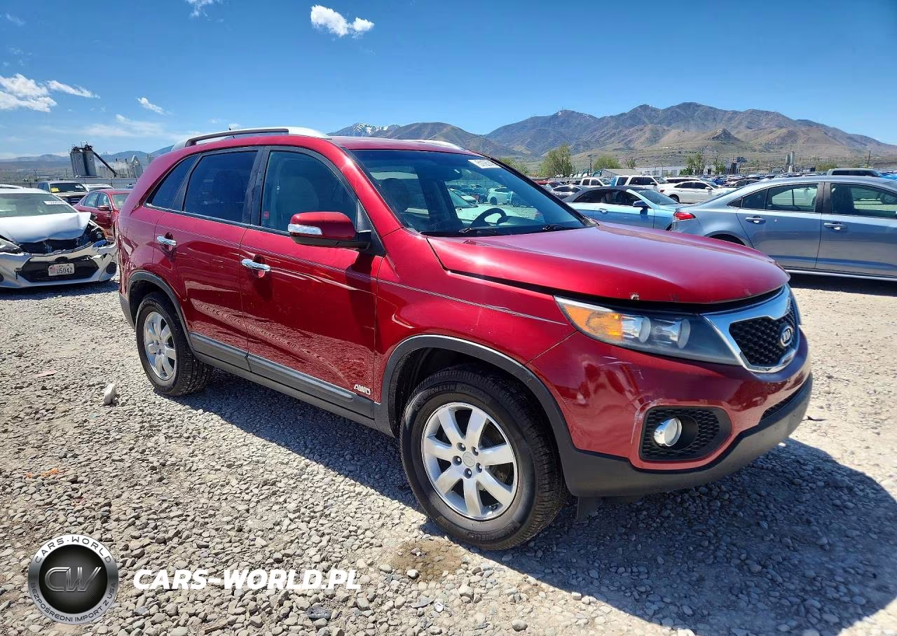2011 Kia Sorento Lx VIN:5XYKTDA19BG078028 - 4