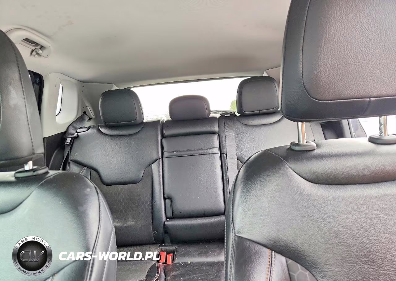 2018 Jeep Compass Latitude VIN:3C4NJDBB5JT484034 - 10