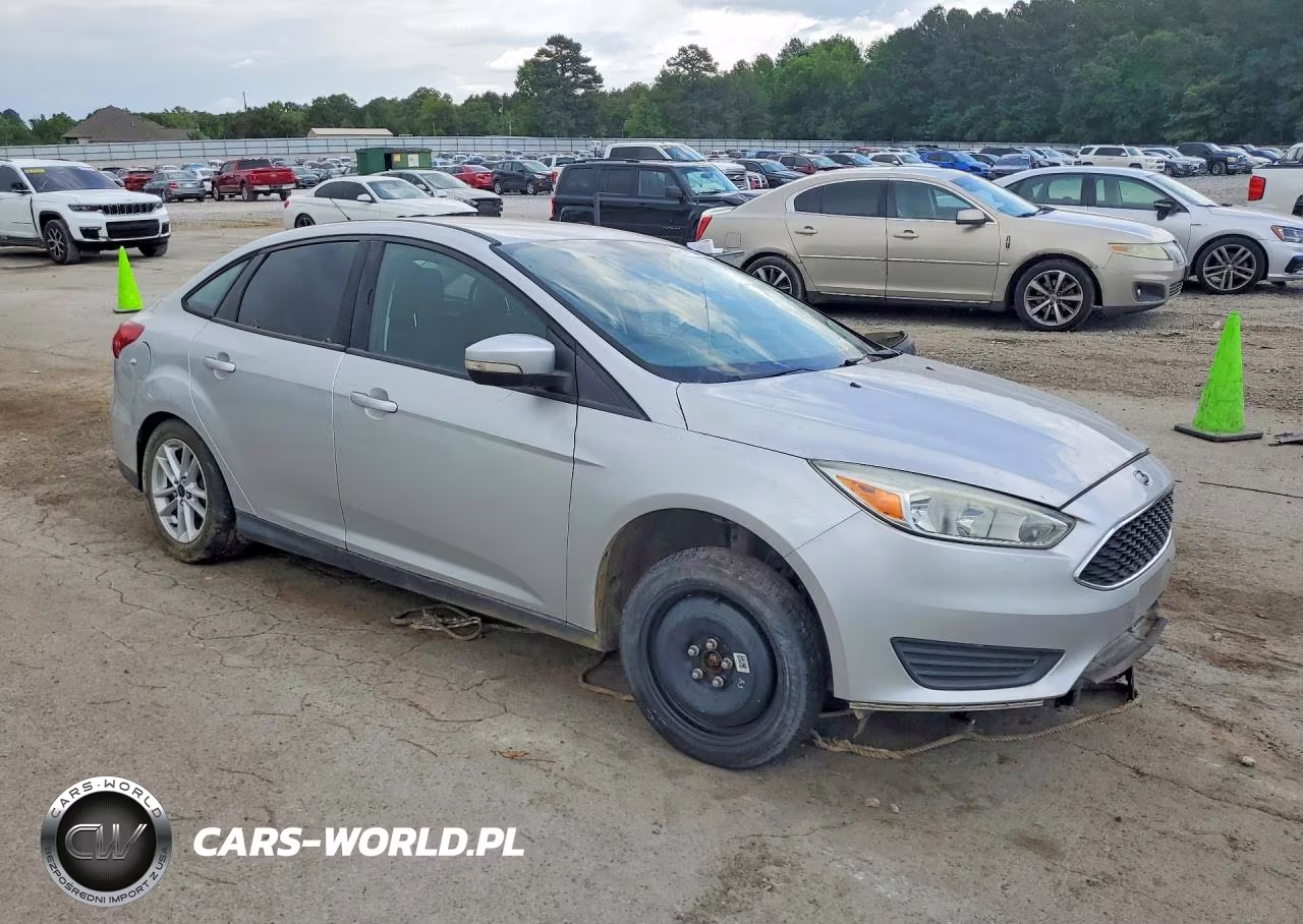 2015 Ford Focus Se VIN:1FADP3F29FL365362 - 4
