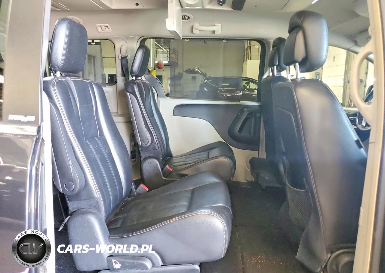 2014 Chrysler Town & Country Touring VIN:2C4RC1BG8ER339293 - 11
