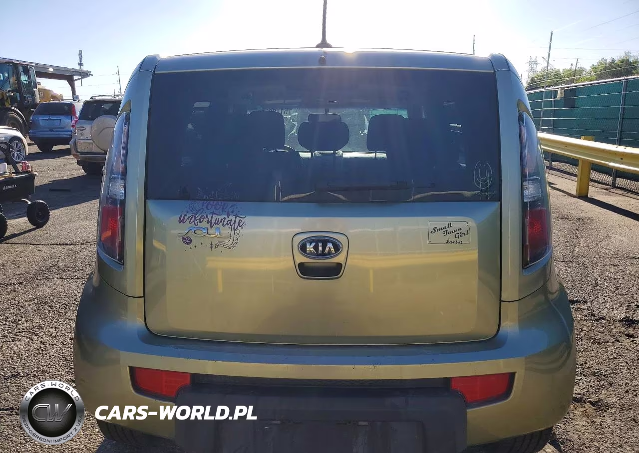 2011 Kia Soul + VIN:KNDJT2A20B7238464 - 6