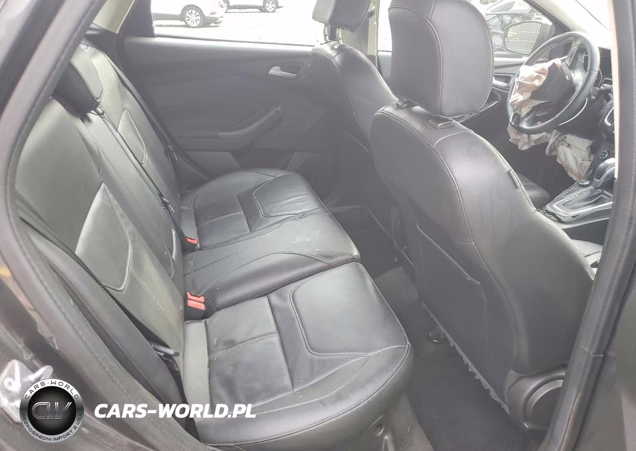 2018 Ford Focus Titanium VIN:1FADP3N27JL232500 - 10