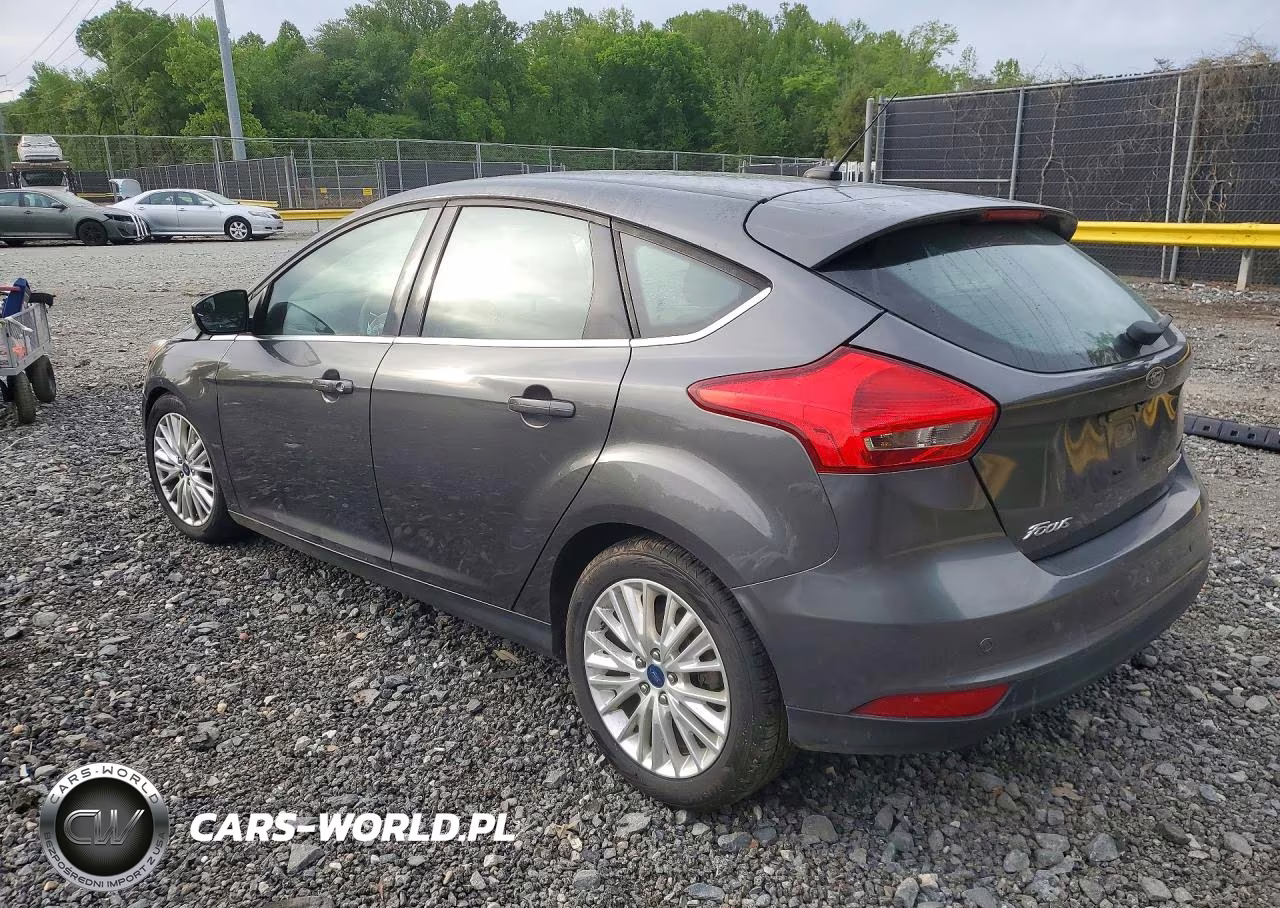2018 Ford Focus Titanium VIN:1FADP3N27JL232500 - 2
