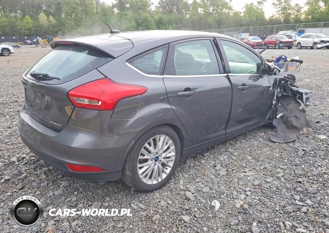 2018 Ford Focus Titanium VIN:1FADP3N27JL232500 - 3