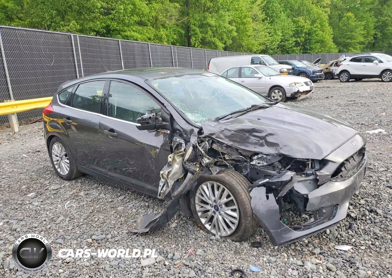 2018 Ford Focus Titanium VIN:1FADP3N27JL232500 - 4