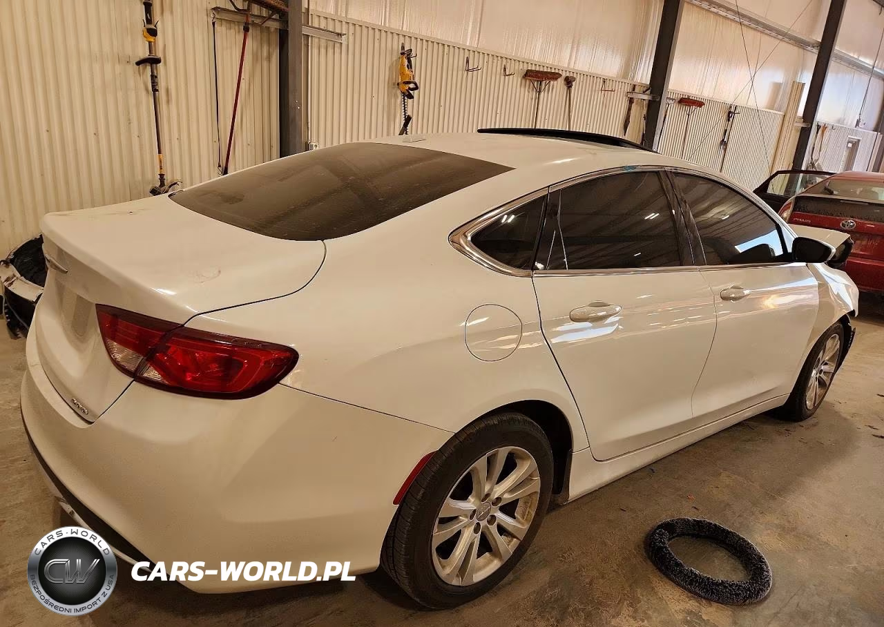 2015 Chrysler 200 Limited VIN:1C3CCCABXFN568584 - 3
