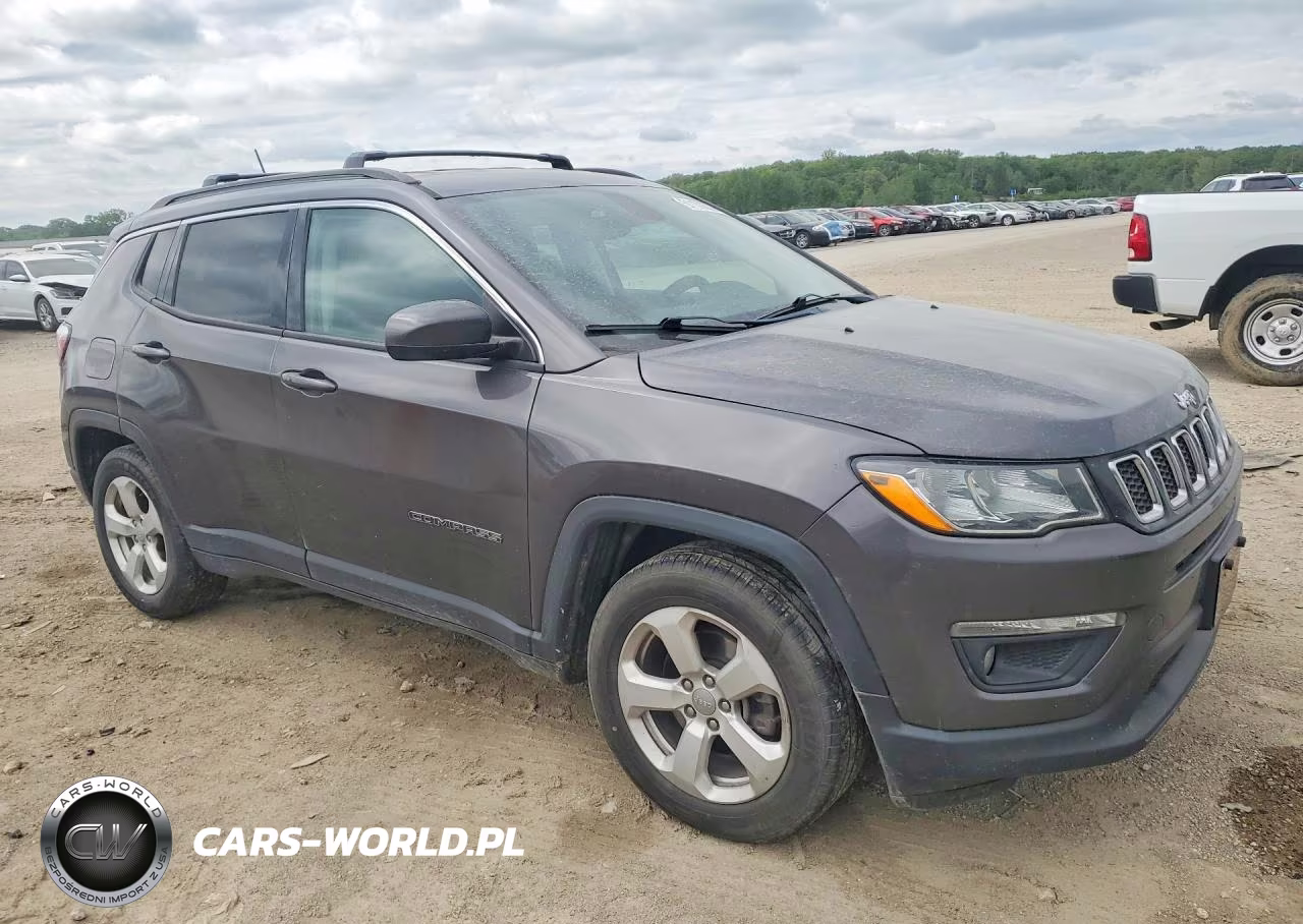 2019 Jeep Compass Latitude VIN:3C4NJCBB8KT652261 - 4