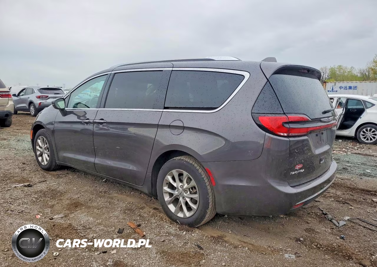 2021 Chrysler Pacifica Touring L VIN:2C4RC1BG6MR576170 - 2