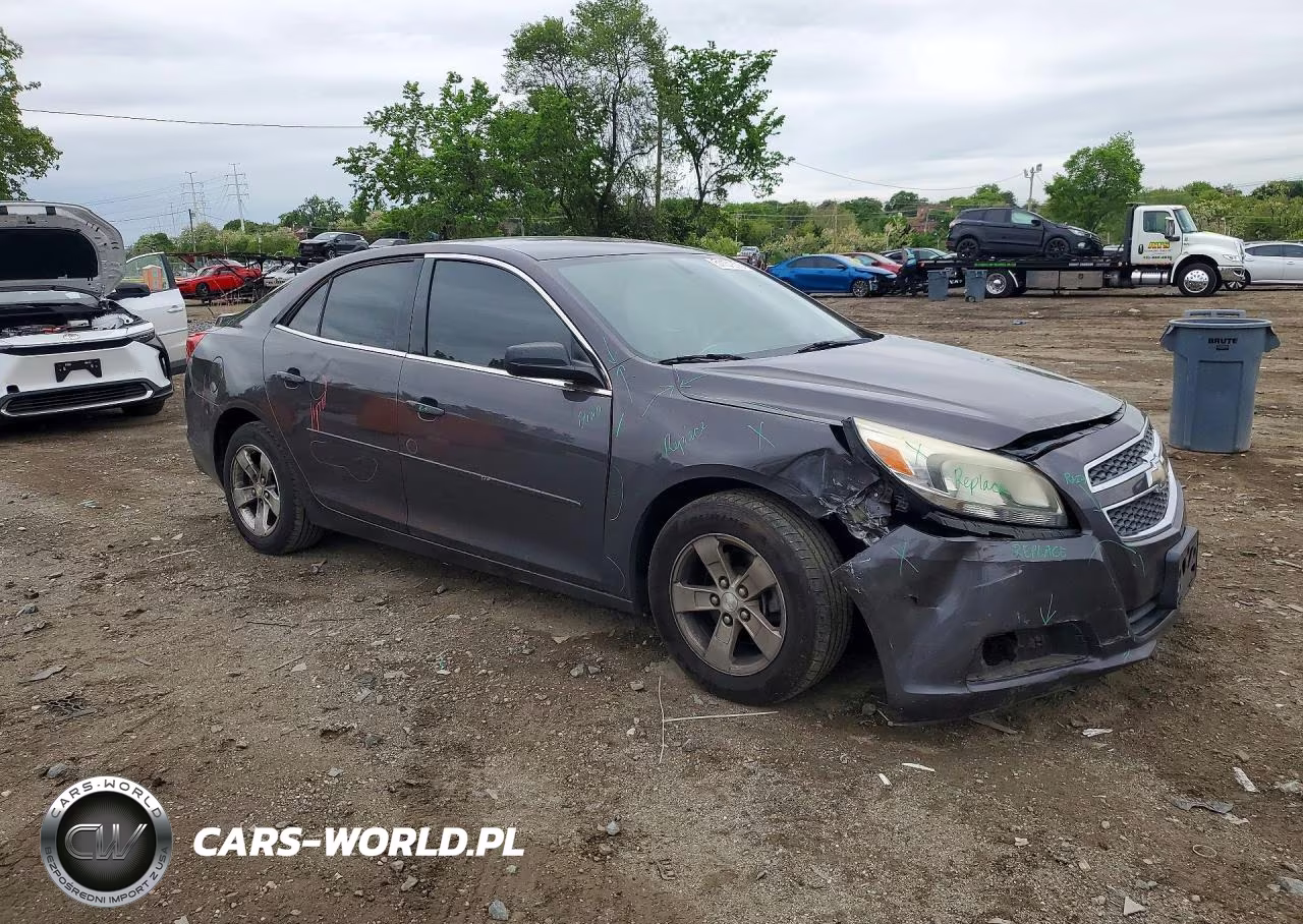 2013 Chevrolet Malibu Ls VIN:1G11B5SA2DF330803 - 4