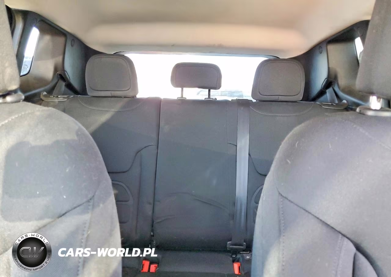 2021 Jeep Renegade Latitude VIN:ZACNJCBB0MPM24231 - 10