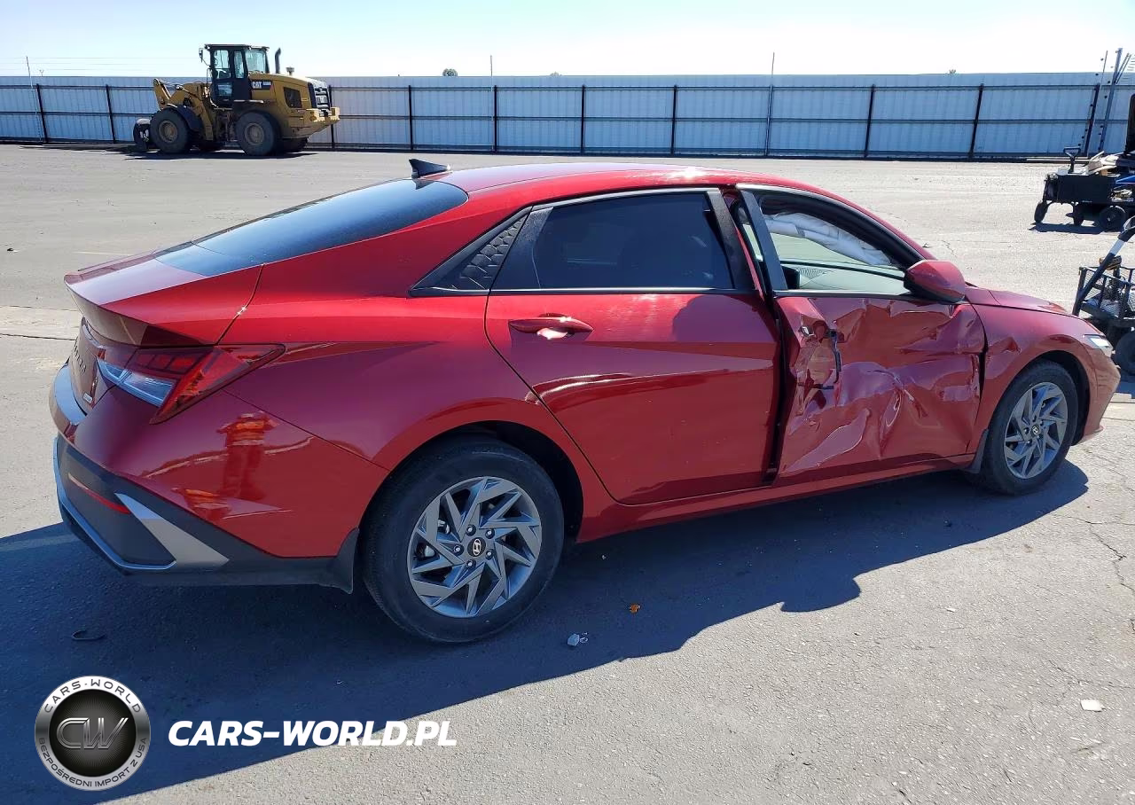 2024 Hyundai Elantra Blue VIN:KMHLM4DJ3RU105032 - 3