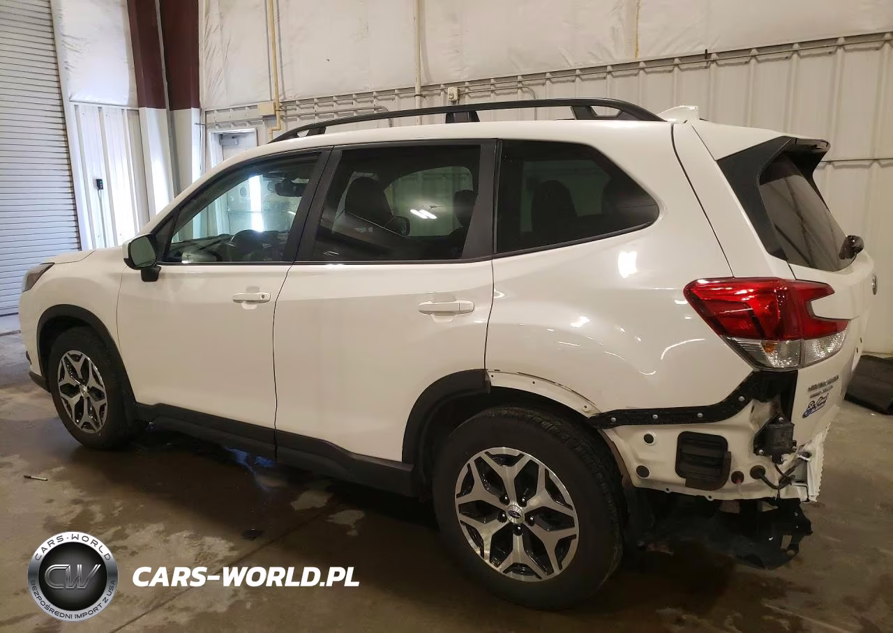 2023 Subaru Forester Premium VIN:JF2SKAEC9PH413513 - 2
