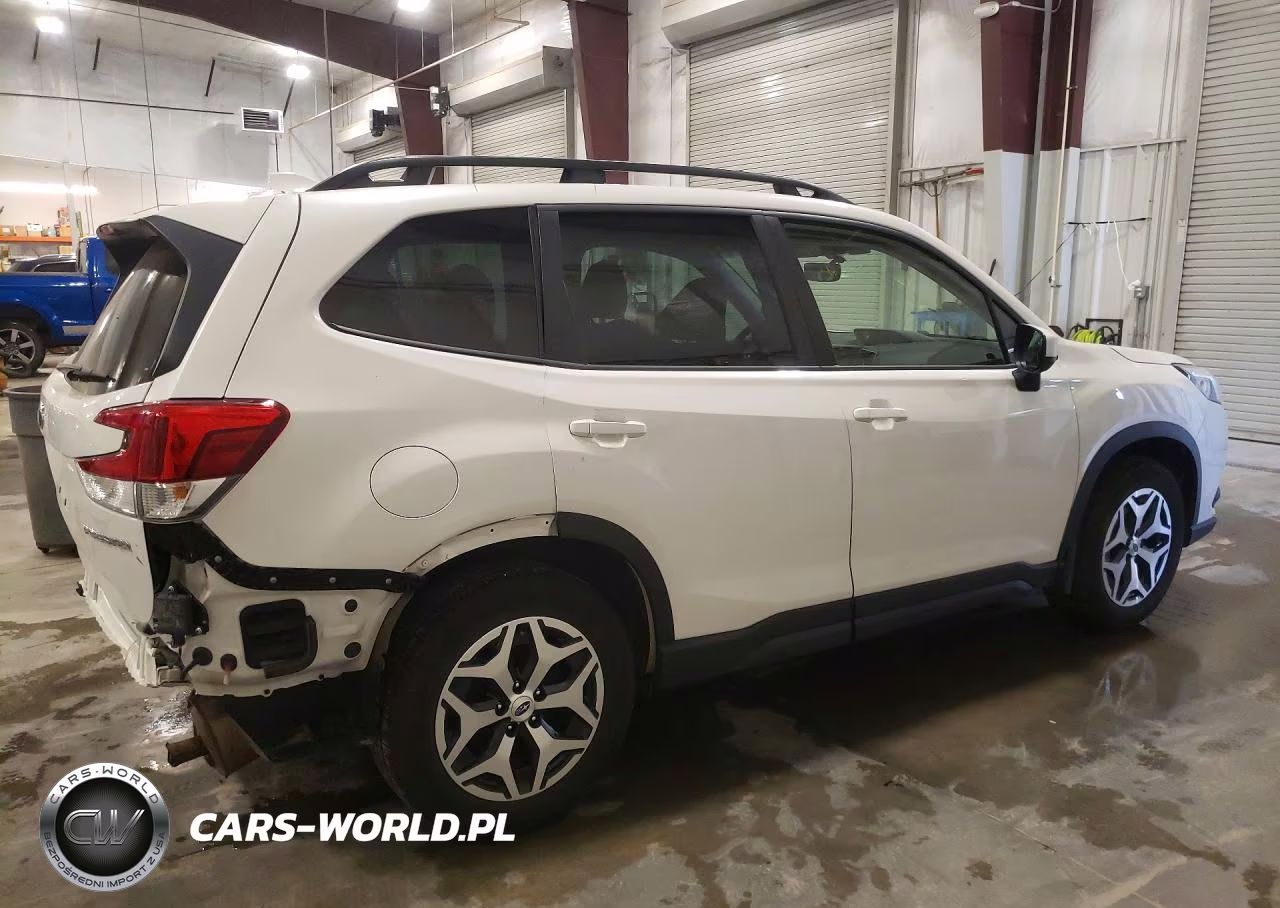2023 Subaru Forester Premium VIN:JF2SKAEC9PH413513 - 3