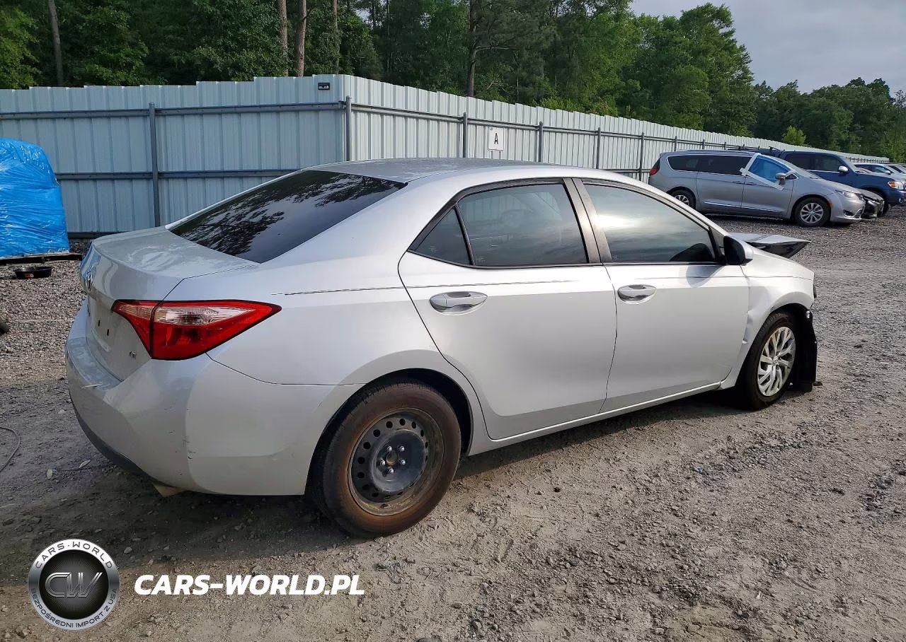 2019 Toyota Corolla Le VIN:5YFBURHE6KP932584 - 3