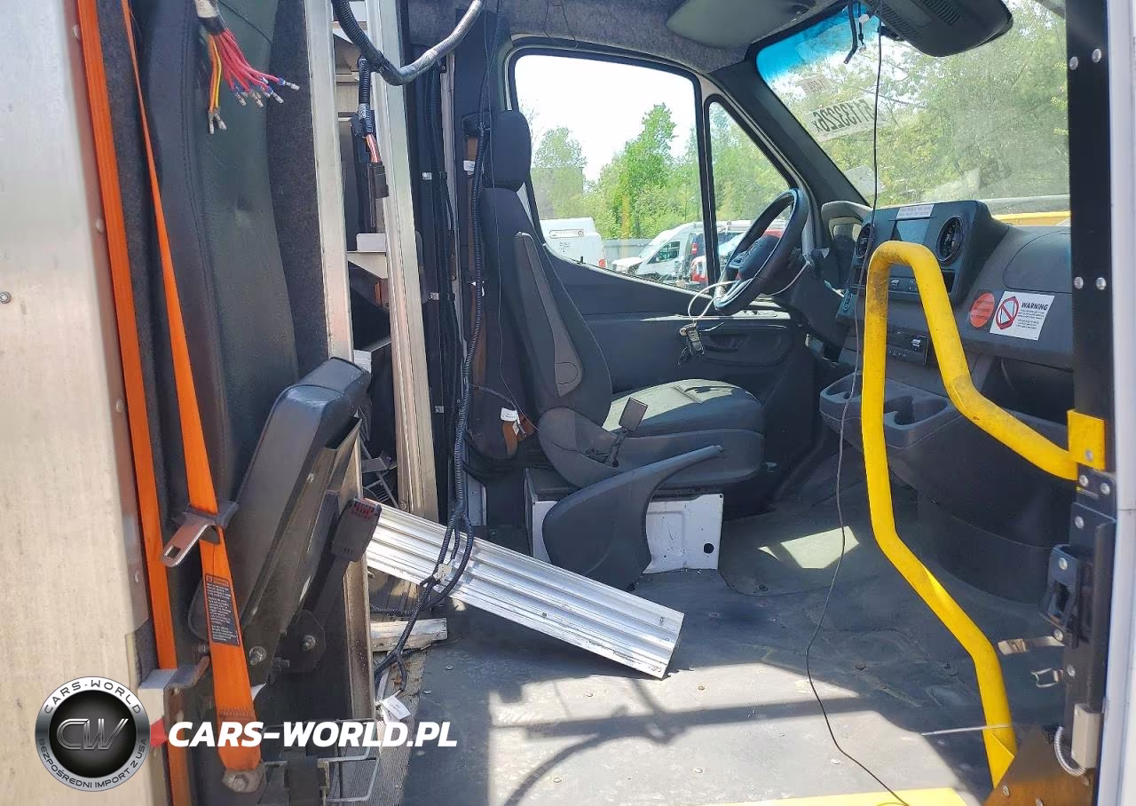 2023 Mercedes-Benz Sprinter 4500 VIN:W1X9K2319PN255972 - 10