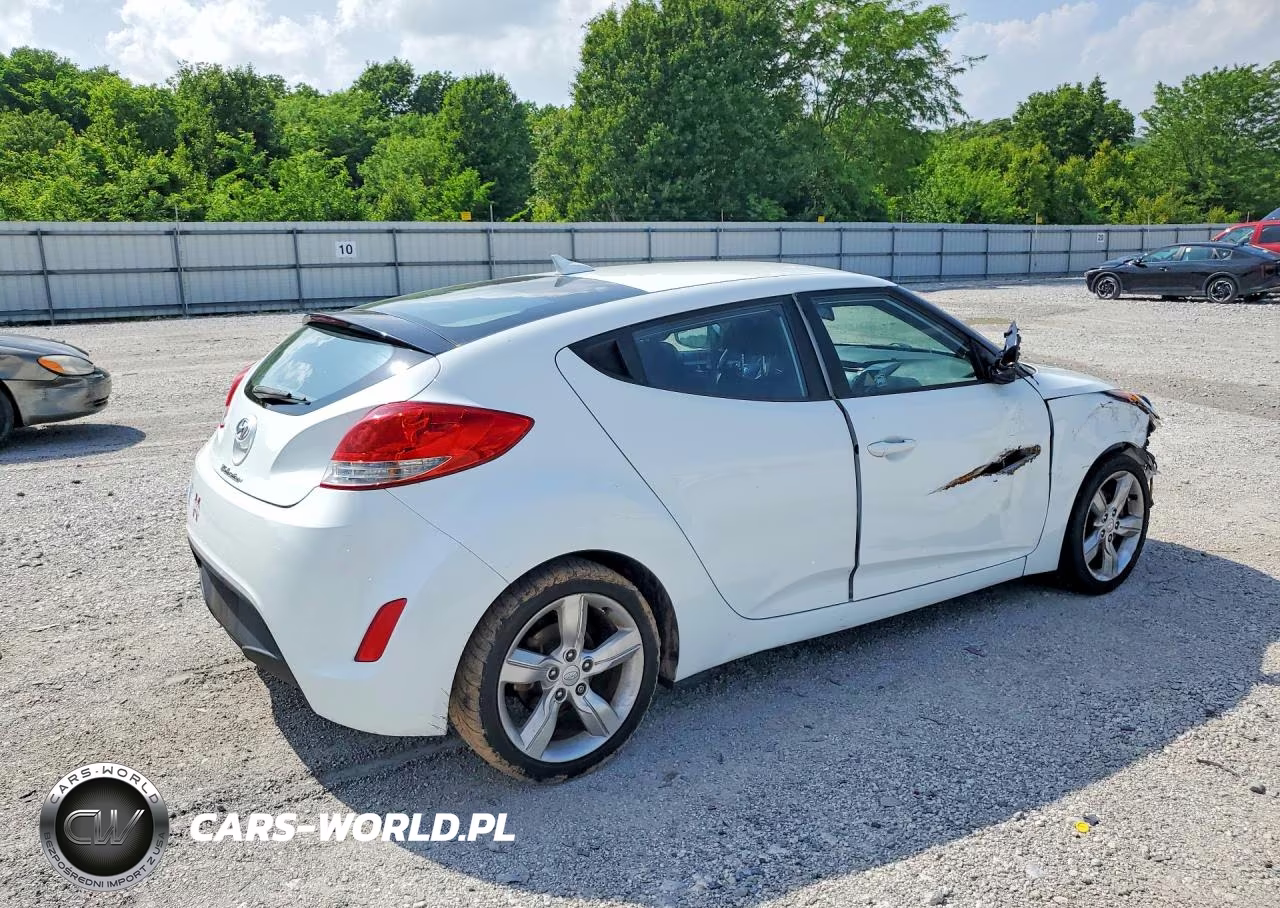 2015 Hyundai Veloster VIN:KMHTC6AD9FU242887 - 3