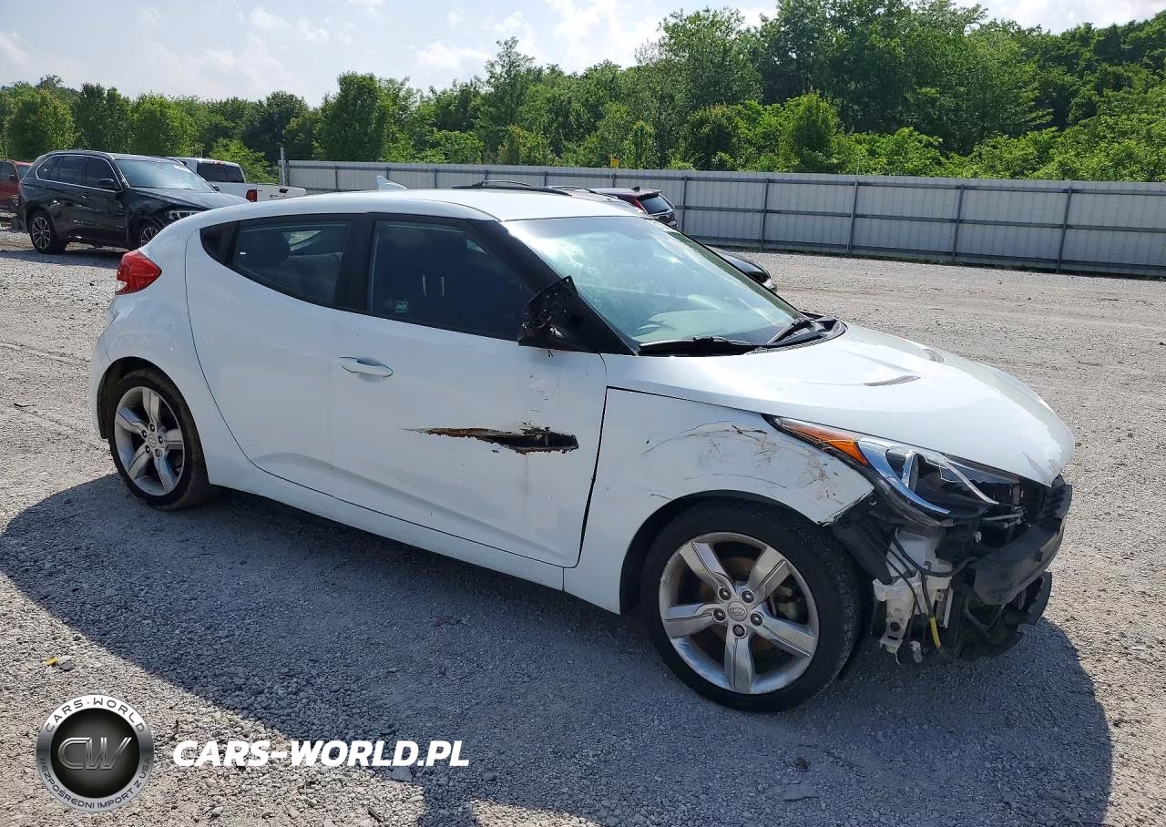 2015 Hyundai Veloster VIN:KMHTC6AD9FU242887 - 4