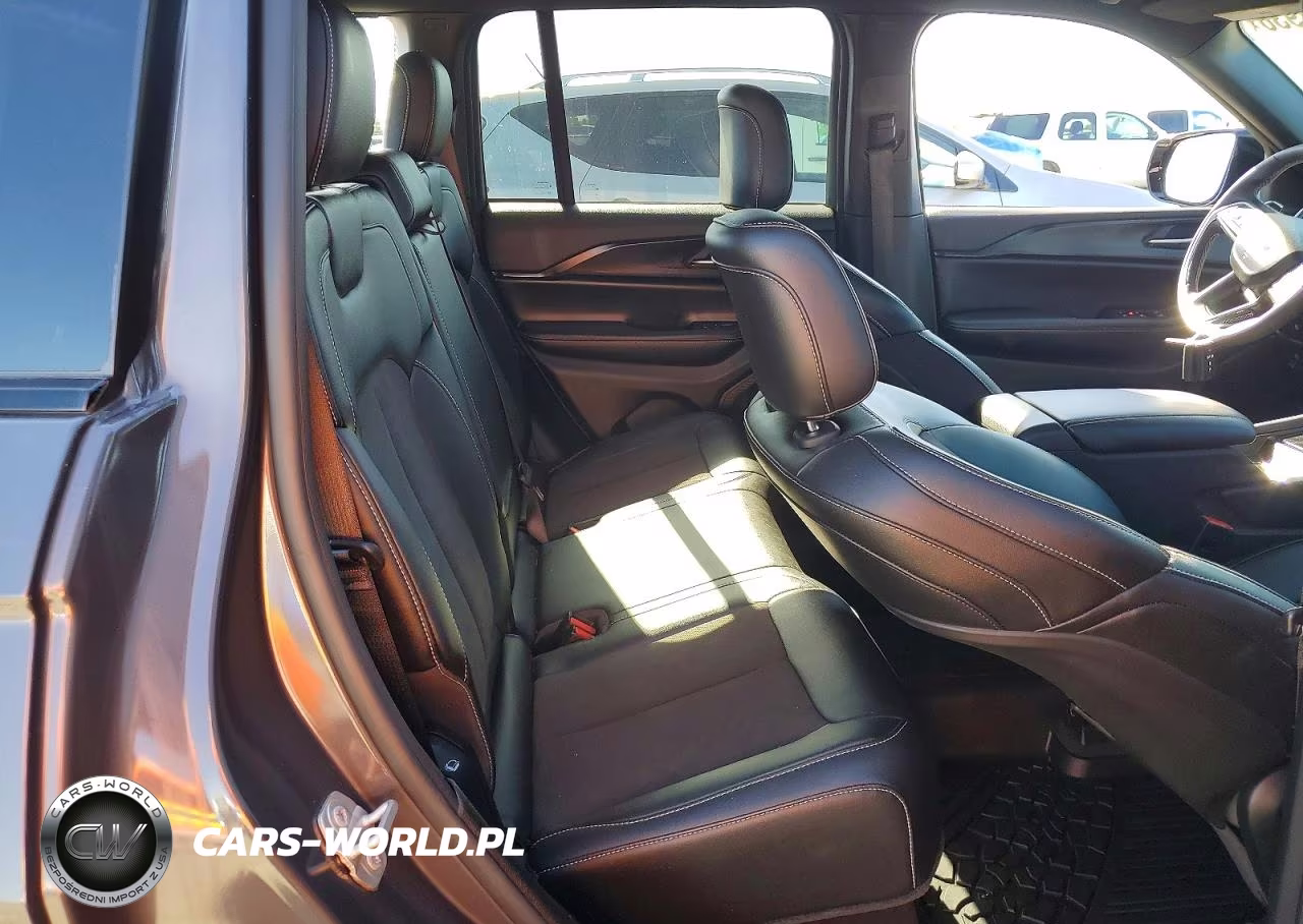 2023 Jeep Grand Cherokee Laredo VIN:1C4RJHAG9PC660108 - 11
