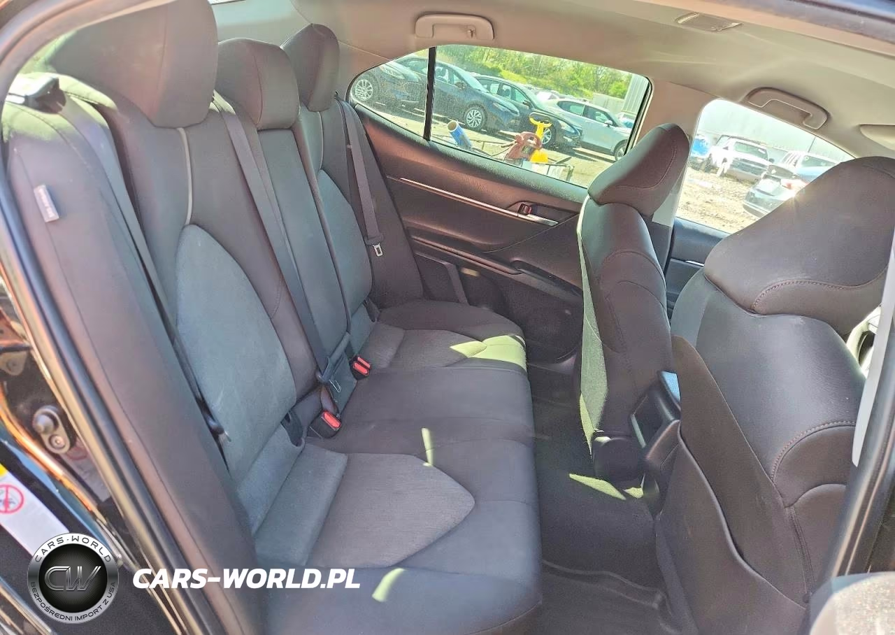 2018 Toyota Camry Le VIN:JTNB11HK1J3004250 - 10