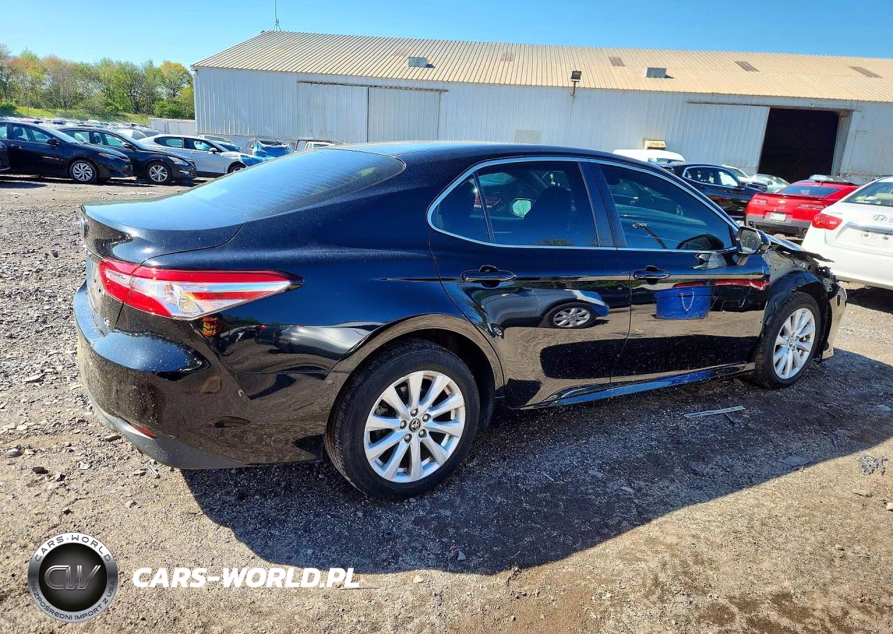 2018 Toyota Camry Le VIN:JTNB11HK1J3004250 - 3