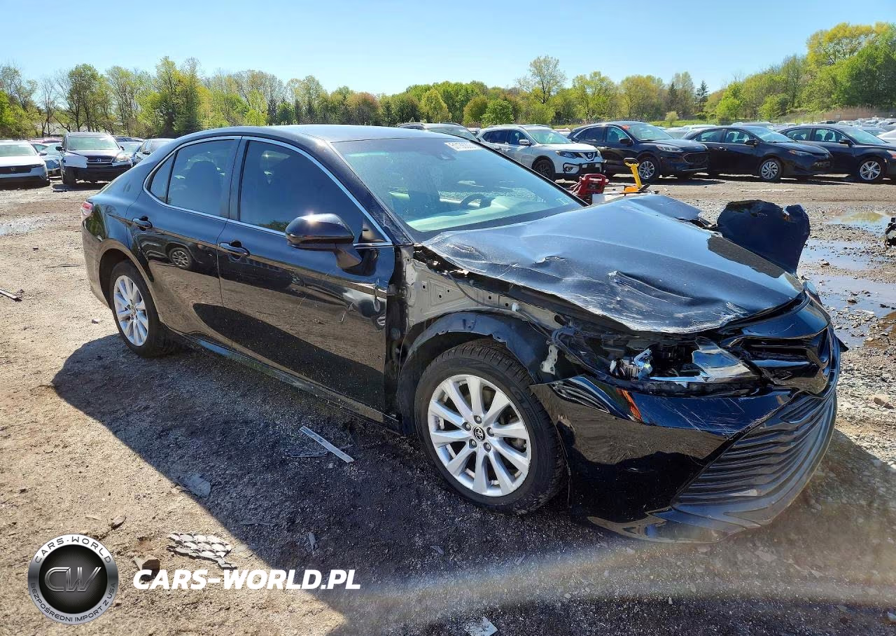 2018 Toyota Camry Le VIN:JTNB11HK1J3004250 - 4