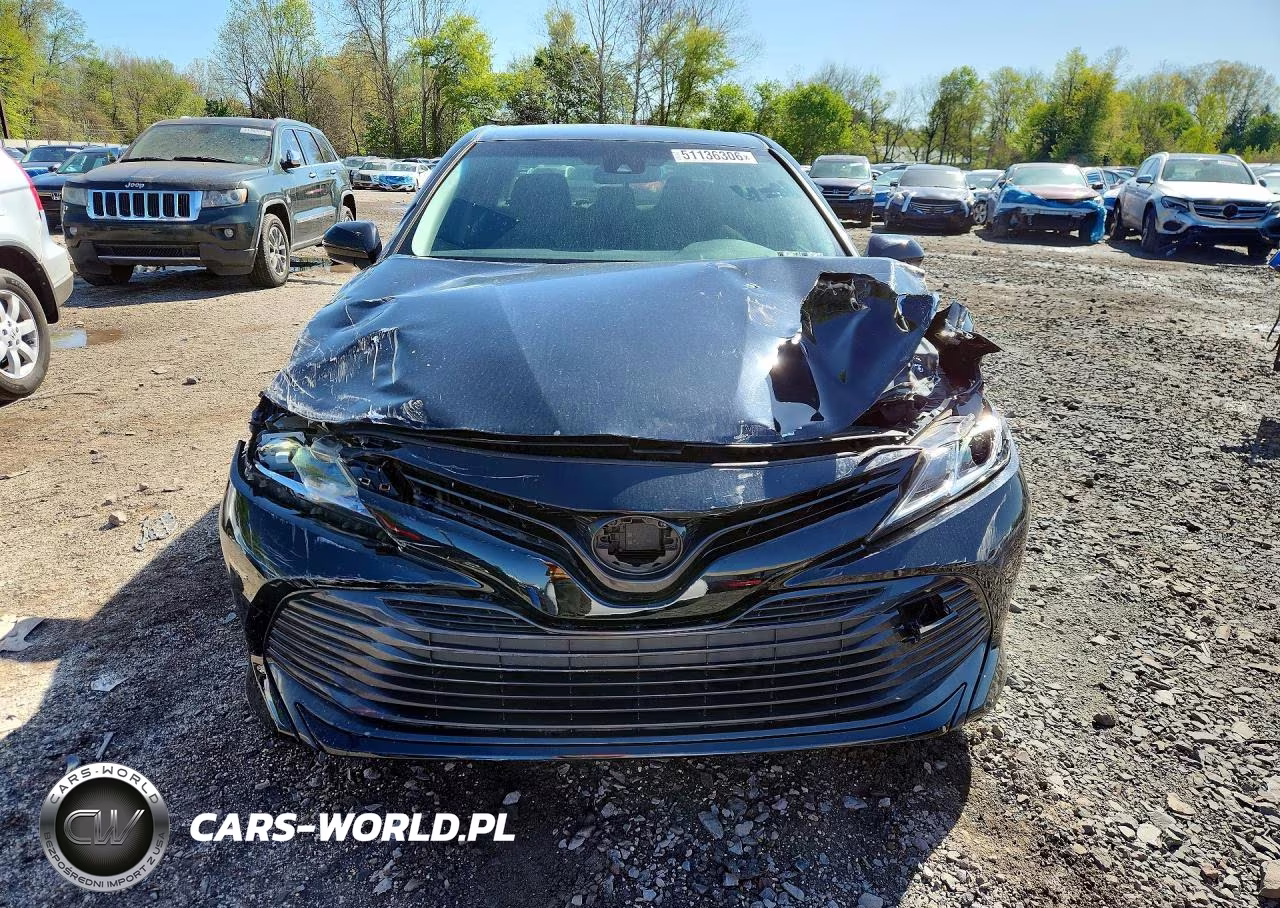 2018 Toyota Camry Le VIN:JTNB11HK1J3004250 - 5