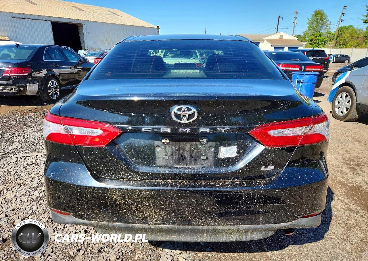2018 Toyota Camry Le VIN:JTNB11HK1J3004250 - 6
