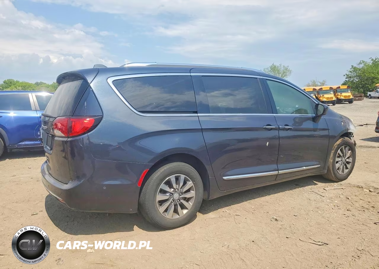 2020 Chrysler Pacifica Touring L Plus VIN:2C4RC1EG9LR108010 - 3