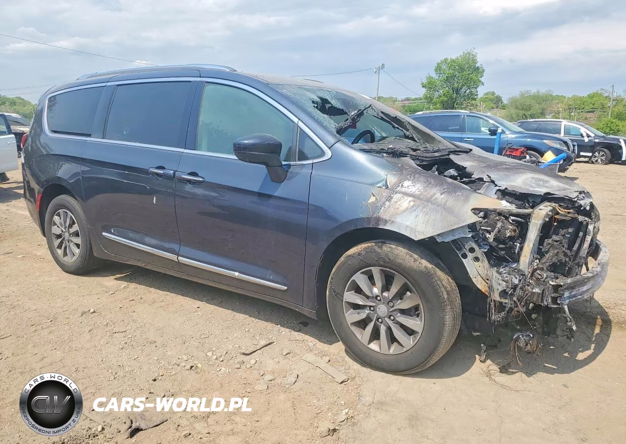 2020 Chrysler Pacifica Touring L Plus VIN:2C4RC1EG9LR108010 - 4