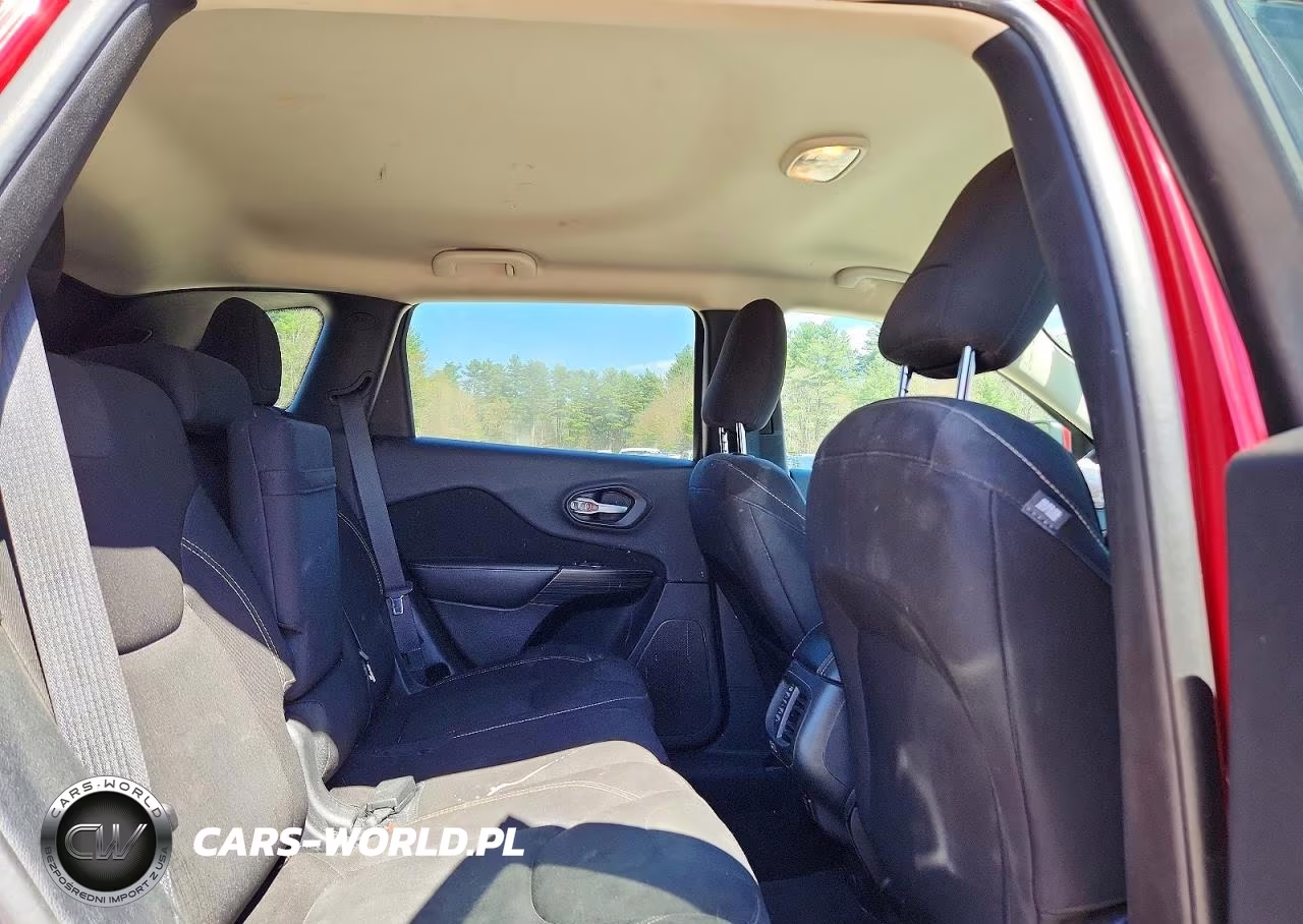 2016 Jeep Cherokee Latitude VIN:1C4PJMCB0GW330342 - 11