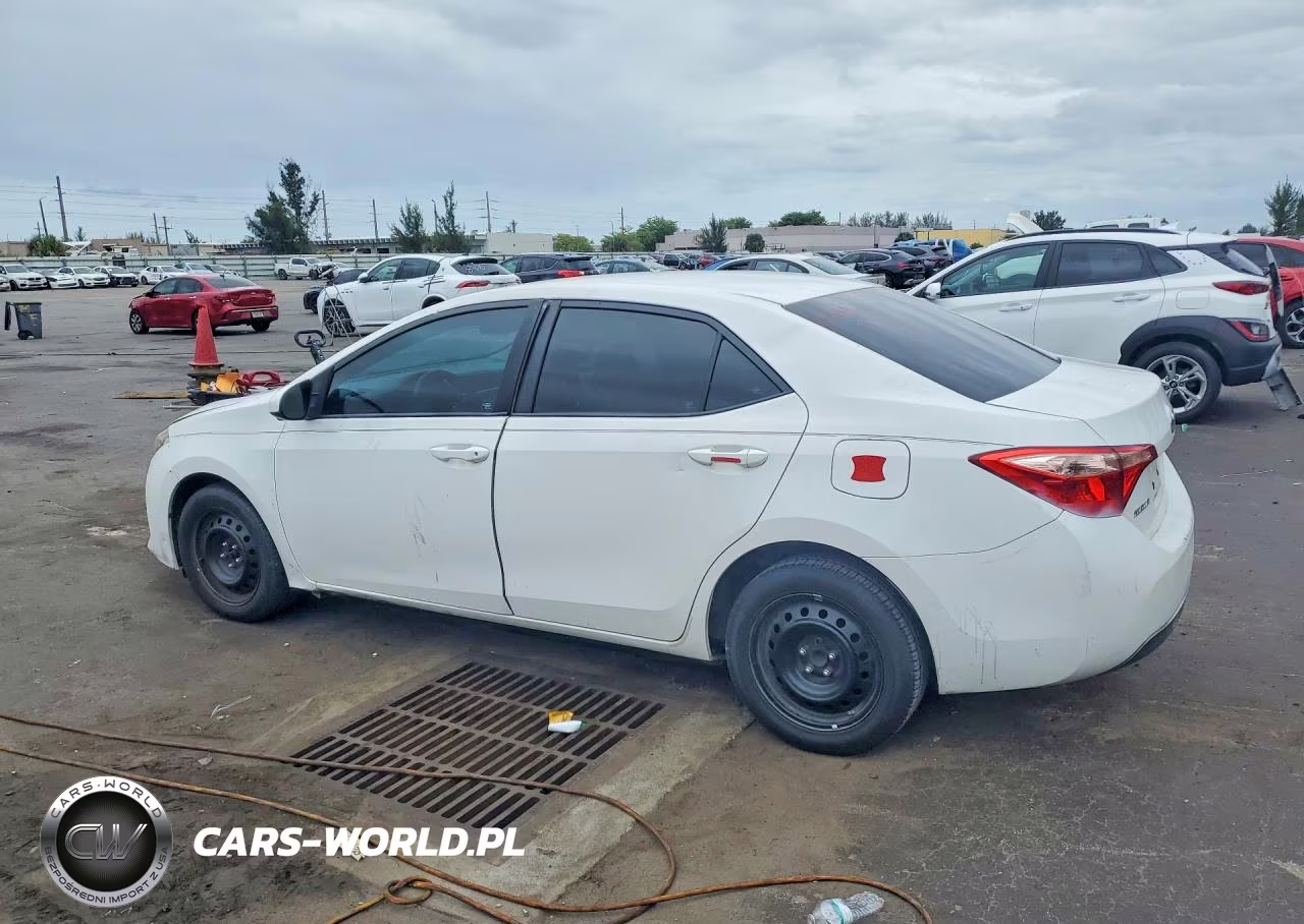 2017 Toyota Corolla Le VIN:5YFBURHE4HP697692 - 2