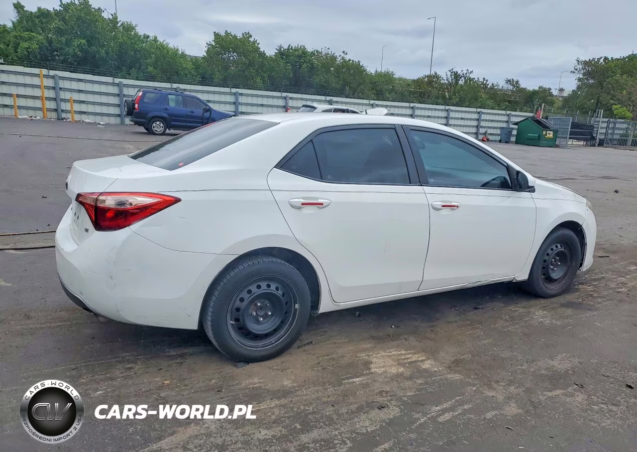 2017 Toyota Corolla Le VIN:5YFBURHE4HP697692 - 3