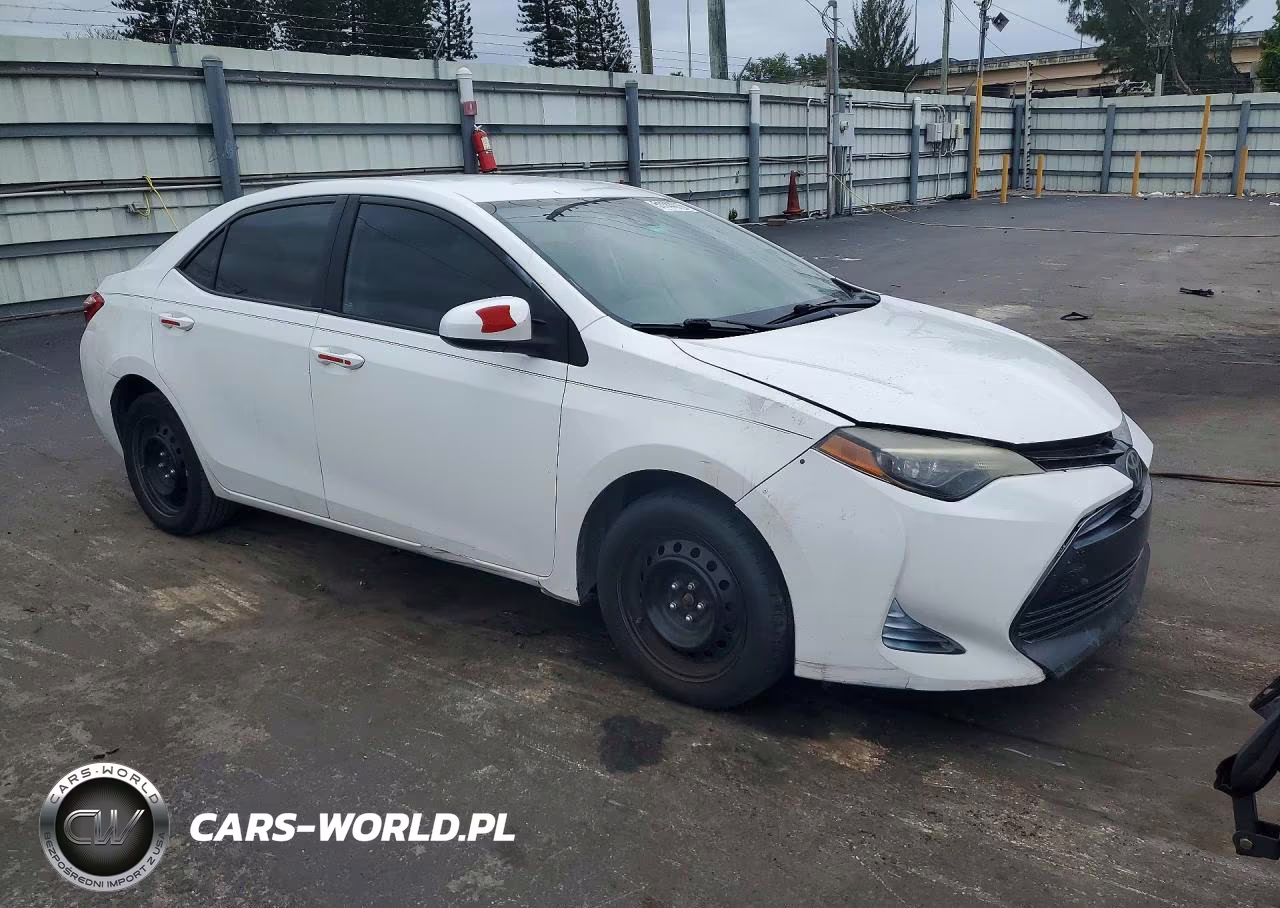 2017 Toyota Corolla Le VIN:5YFBURHE4HP697692 - 4