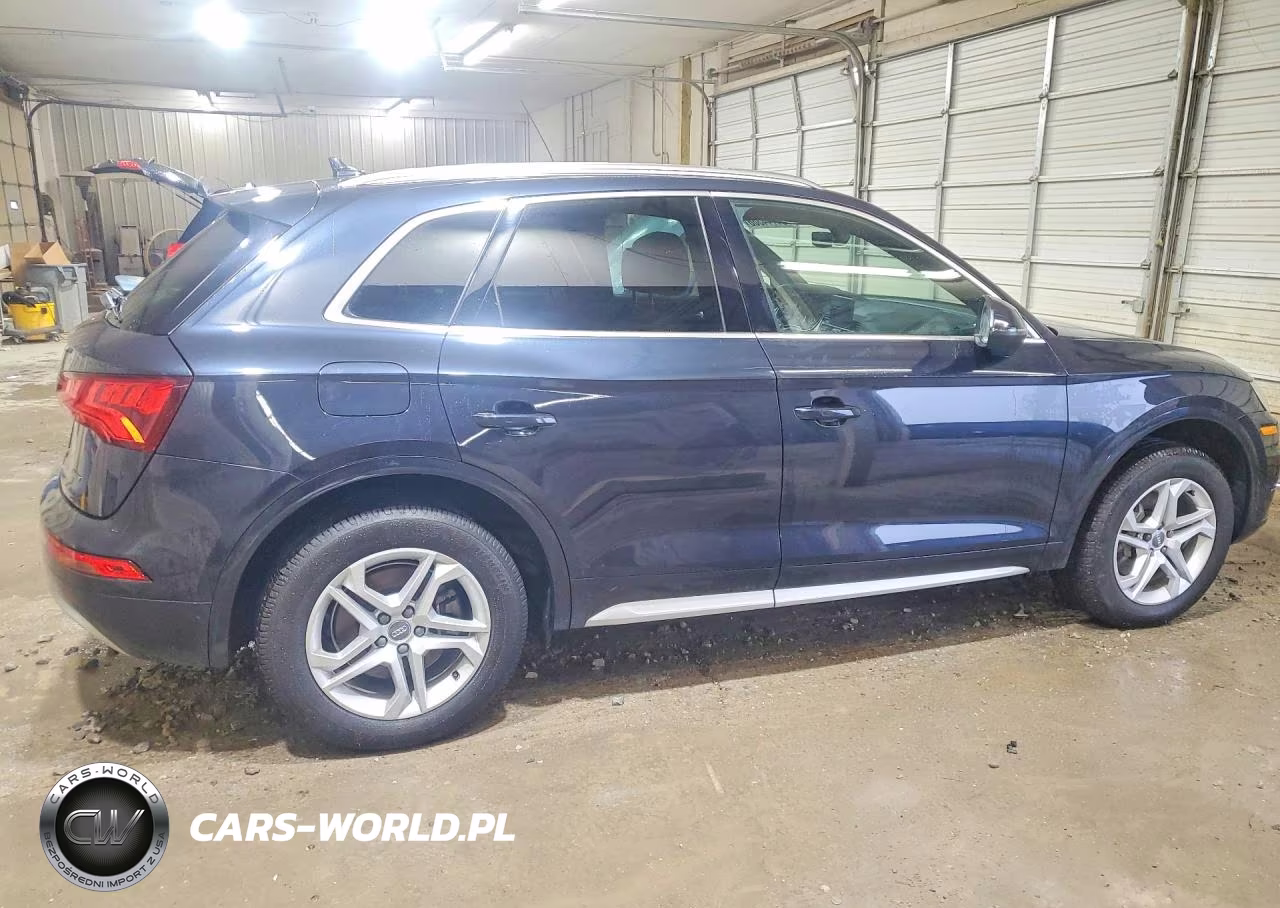 2019 Audi Q5 Premium VIN:WA1ANAFY4K2079599 - 3