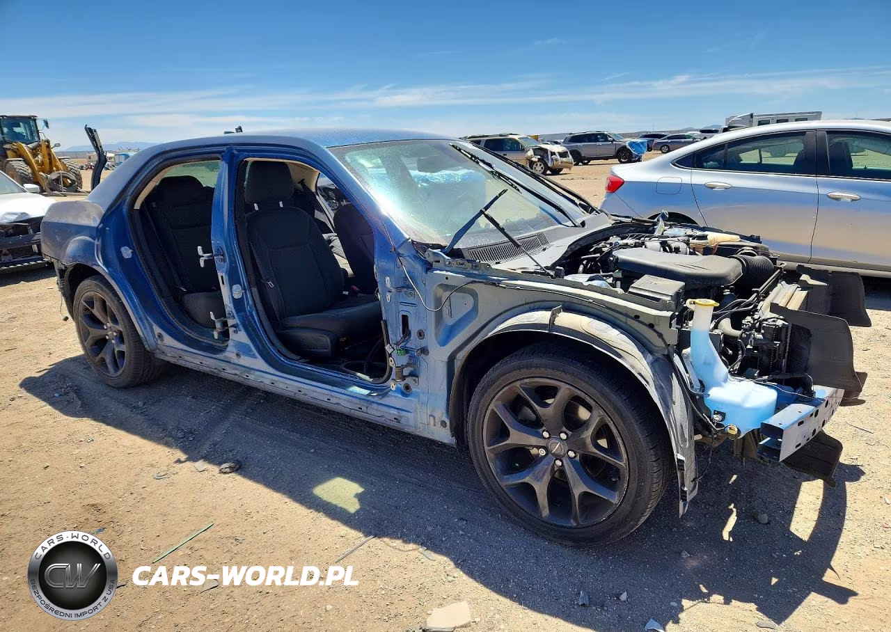 2020 Chrysler 300 Touring VIN:2C3CCAAGXLH201091 - 4