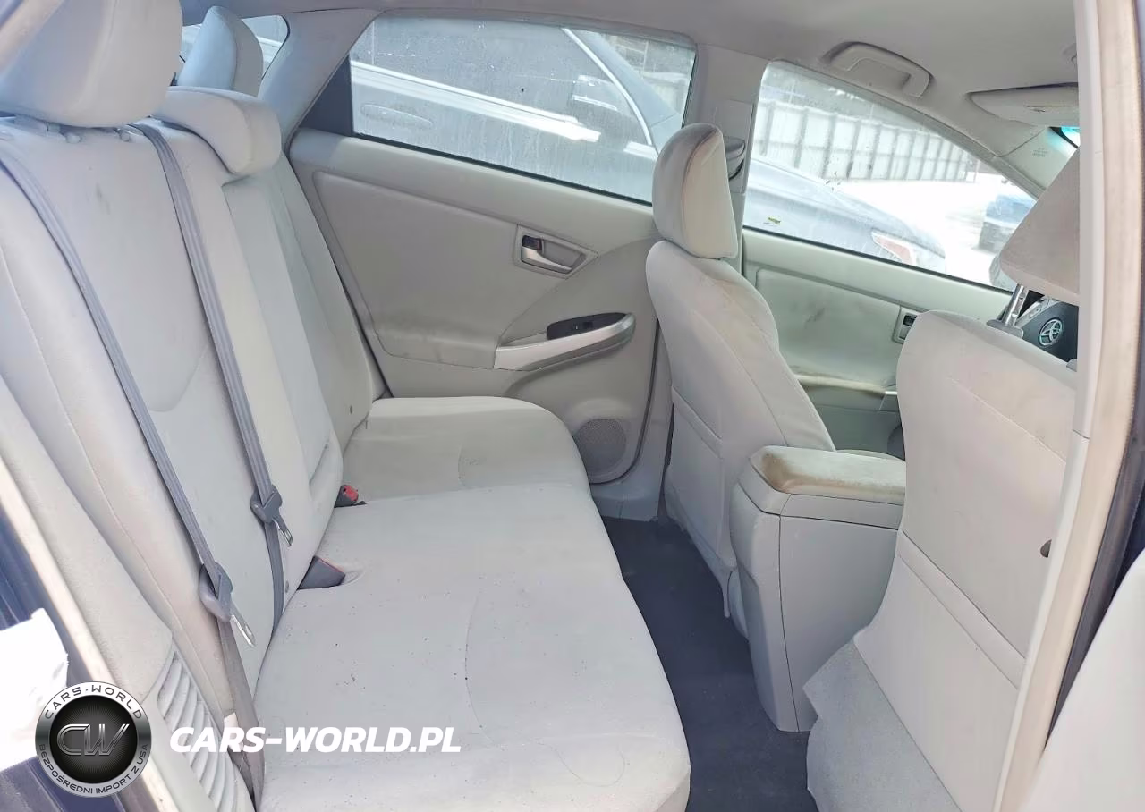 2015 Toyota Prius Two VIN:JTDKN3DU4F1937378 - 11
