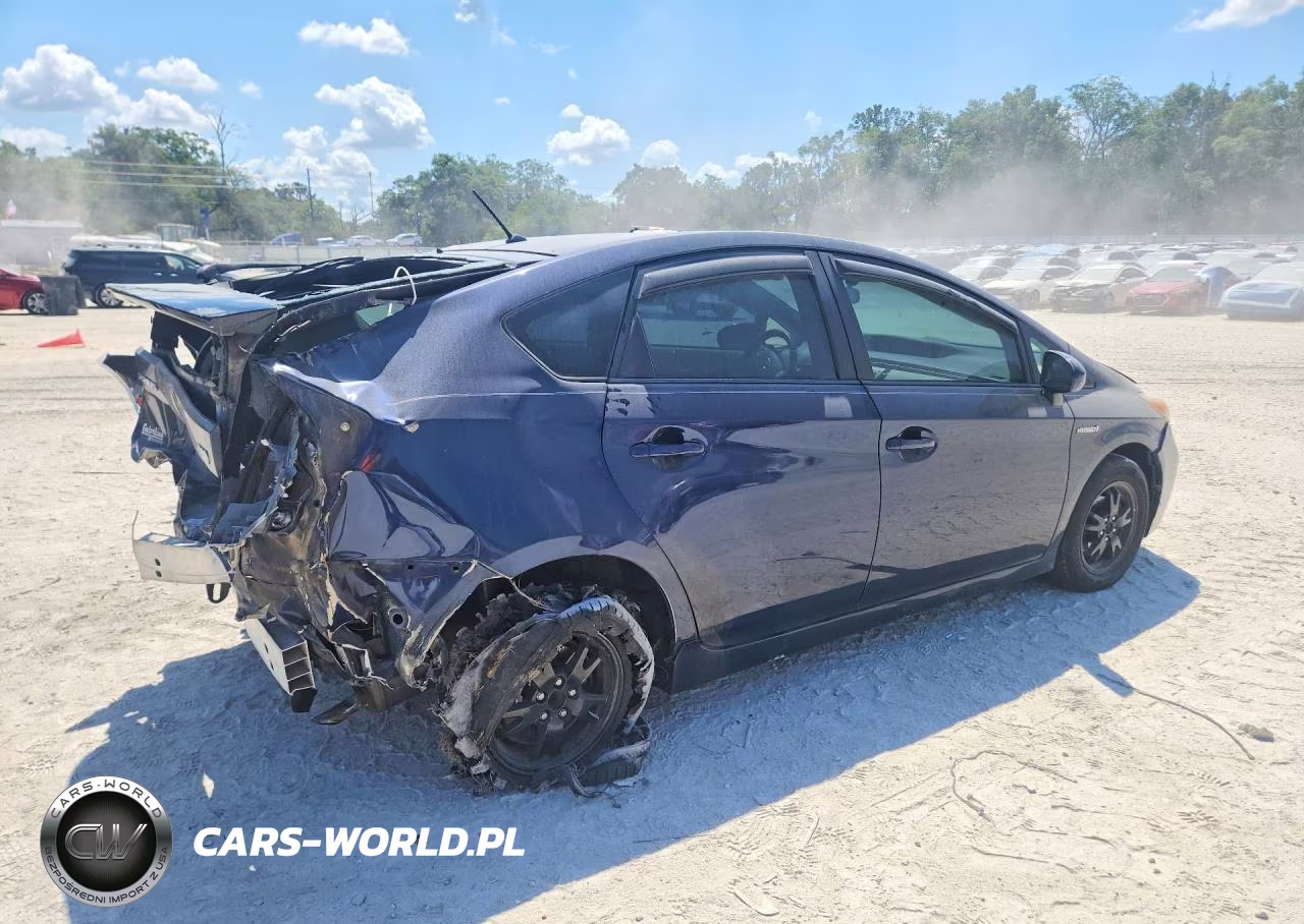2015 Toyota Prius Two VIN:JTDKN3DU4F1937378 - 3