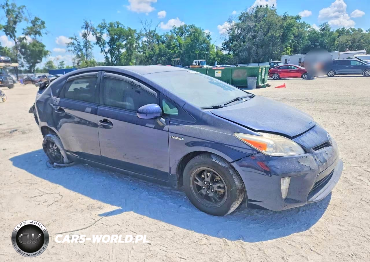 2015 Toyota Prius Two VIN:JTDKN3DU4F1937378 - 4