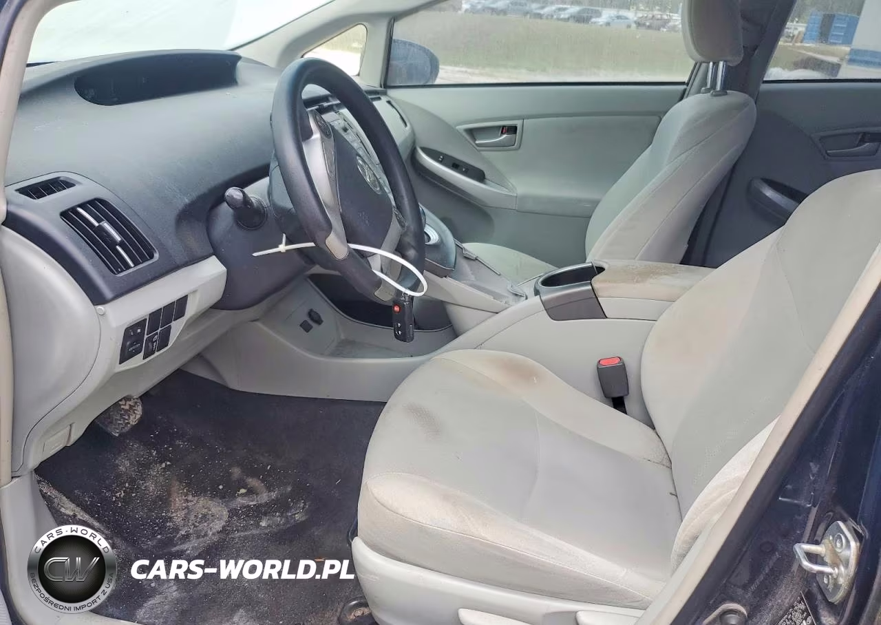 2015 Toyota Prius Two VIN:JTDKN3DU4F1937378 - 7